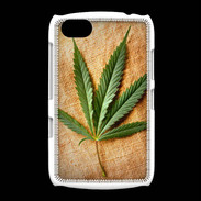 Coque BlackBerry 9720 Feuille de cannabis sur toile beige