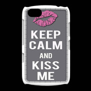 Coque BlackBerry 9720 Keep Calm Kiss me Gris