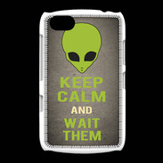 Coque BlackBerry 9720 Keep Calm and Wait Alien Gris