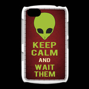 Coque BlackBerry 9720 Keep Calm and Wait Alien Rouge