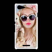 Coque Sony Xpéria E3 Femme glamour avec chihuahua