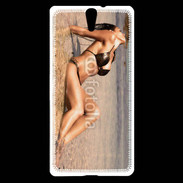 Coque Sony Xperia C5 Femme brune en bikini à la plage