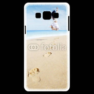 Coque Samsung A7 Femme sautant face à la mer