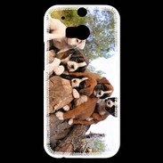 Coque HTC One M8s Chiots Boxer sur un tronc d''arbre