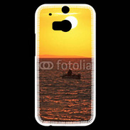 Coque HTC One M8s Levé de soleil et bateau de pêche en mer