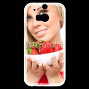 Coque HTC One M8s Femme blonde et glamour avec corbeille de fraises