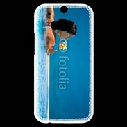 Coque HTC One M8s Femme sirotant un cocktail face à la mer