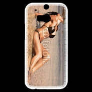 Coque HTC One M8s Femme brune en bikini à la plage