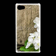 Coque Sony Xperia Z5 Compact Fleurs sur fond en bois