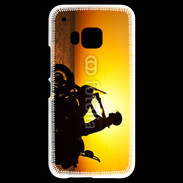 Coque HTC One M9 Femme biker au couché de soleil