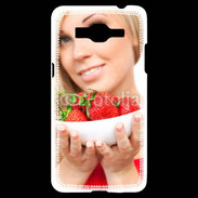 Coque Samsung Grand Prime 4G Femme blonde et glamour avec corbeille de fraises