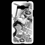 Coque Samsung Grand Prime 4G Femme sur un banc de musculation