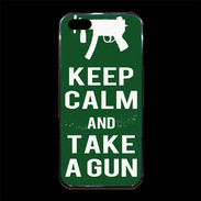 Coque iPhone 5/5S Premium Keep Calm Take a gun Vert