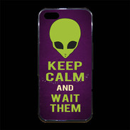 Coque iPhone 5/5S Premium Keep Calm and Wait Alien Violet