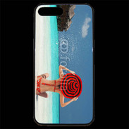 Coque iPhone 7 Plus Premium Femme assise sur la plage