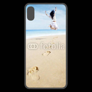 Coque  iPhone XS Max Premium Femme sautant face à la mer