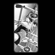 Coque  Iphone 8 Plus PREMIUM Femme sur un banc de musculation