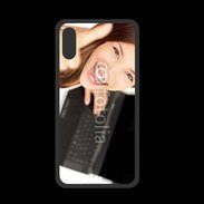 Coque  Iphone XS PREMIUM Femme souriante ordinateur