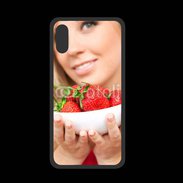 Coque  Iphone XS PREMIUM Femme blonde et glamour avec corbeille de fraises