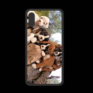 Coque  Iphone X PREMIUM Chiots Boxer sur un tronc d''arbre