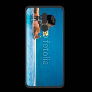 Coque  Huawei MATE 10 PRO PREMIUM Femme sirotant un cocktail face à la mer