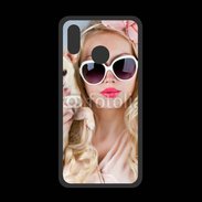 Coque  Huawei P20 Lite PREMIUM Femme glamour avec chihuahua