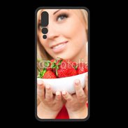 Coque  Huawei P20 Pro PREMIUM Femme blonde et glamour avec corbeille de fraises